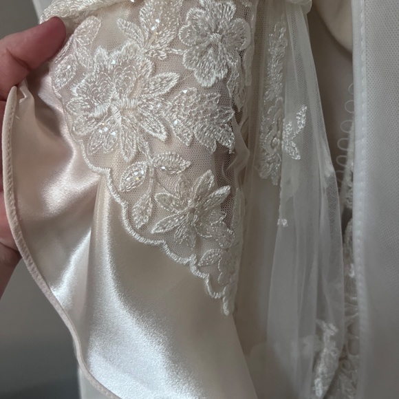 Brand New Wedding Dress - Picture 3 of 6